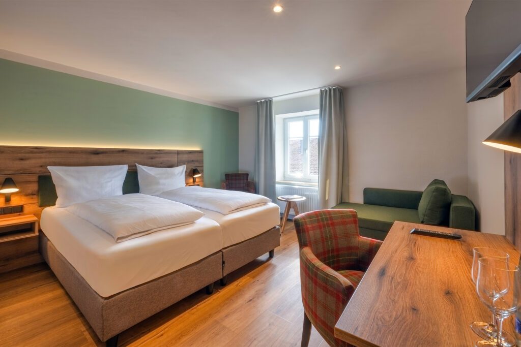 steiner_braeustueberl_header_zimmer_hotel_gaeste_stein